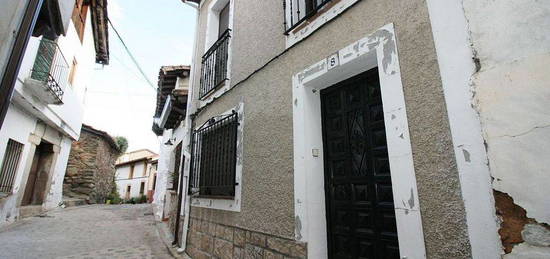 Casa en calle Doctor Francisco Bartolomé en Guisando