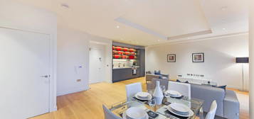 Flat to rent in Globe House, London City Island, London E14