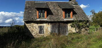 ENSEMBLE DE DEUX BÂTIS EN PIERRE À RÉNOVER