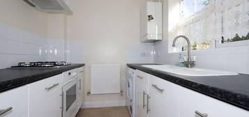 2 bed semi-detached house to rent