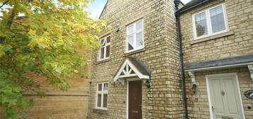 Terraced house to rent in Gordon Close, Broadway, Worcestershire WR12