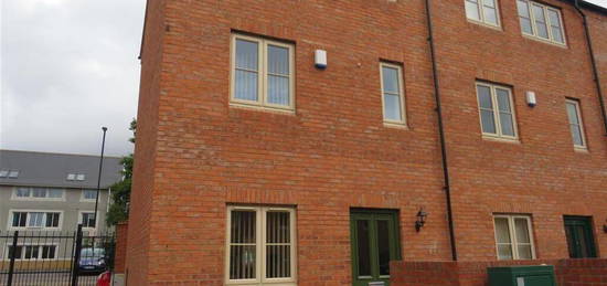 4 bedroom terraced house