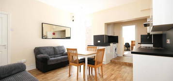 3 bedroom flat to rent