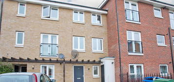 Town house to rent in Calypso Crescent, London SE15