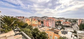 Appartamento con terrazza nel quartiere Bonaria