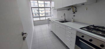 Arrenda-se Apartamento T2 Carnaxide.