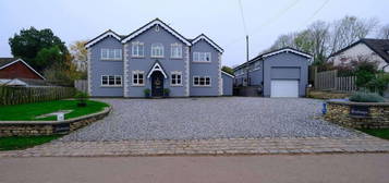 5 bed detached house for sale