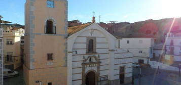 Casa adosada en plaza Mayor en Zújar