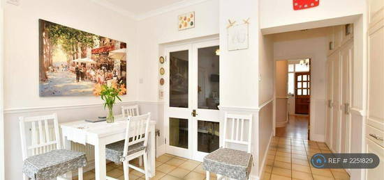 4 bedroom terraced house