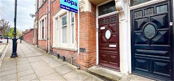 Flat to rent in College Street, Leicester LE2
