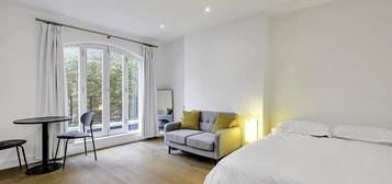 Studio for sale in New Kings Road, London SW6