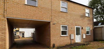 3 bedroom semi-detached house to rent