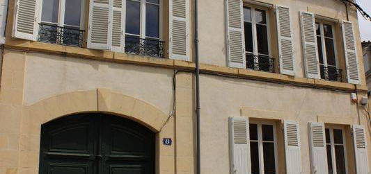 Particulier loue maison rénovée avec jardin, en centre-ville de Moulins