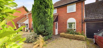 3 bedroom link detached house for sale