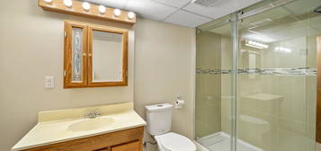 327 Douglas Woods Dr SE, Calgary, AB T2Z 2E9