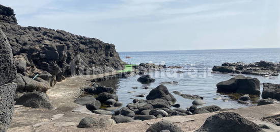 Quadrilocale via Giacinta Pezzana 27, Centro, Aci Castello