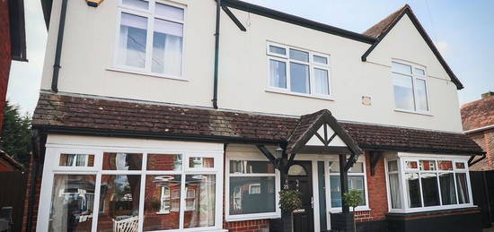 Detached house to rent in Fleet Road, Farnborough GU14