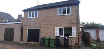 Studio to rent in Burmer Road, Peterborough PE1