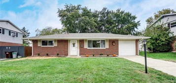 105 Woods Rd, Springboro, OH 45066