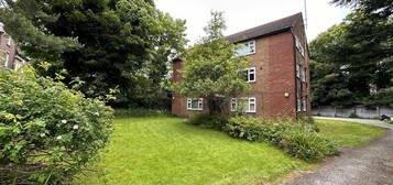 Flat to rent in Linnet Lane, Sefton Park, Liverpool L17