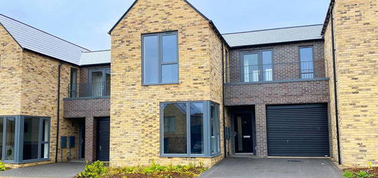 3 bedroom link detached house