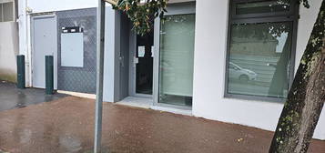 Local commercial de 61 m² + 41 m² en sous-sol