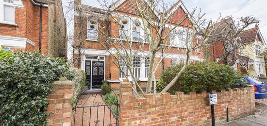 Flat for sale in Teddington Park, Teddington TW11