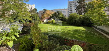 Studio entièrement au calme sur jardin et sans vis à vis