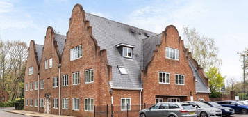 Flat to rent in Paddock House, Ascot SL5