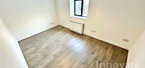 Flat to rent in Dingle Street, Oldbury B69