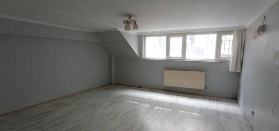 BABL SOKAK, BAHE KULLANIMLI 2+1 80 m2