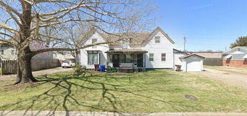 1327 N Elm St Apt B, McPherson, KS 67460