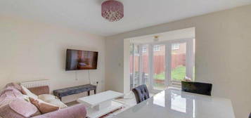 4 bed semi-detached house to rent