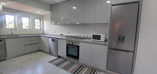 Apartamento T2 mobilado e equipado para arrendamento no centro da cidade de Águeda