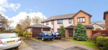 5 bedroom detached house