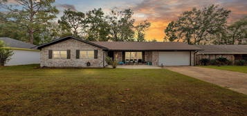 15724 Parkwood Dr S, Gulfport, MS 39503