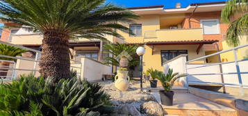 VILLA A SCHIERA A FORMIA