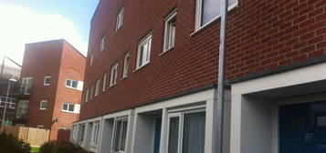 5 bed terraced house to rent