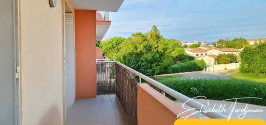 À vendre Appartement T3 à vendre Fréjus (VAR), Côte d'Azur, rénové, 59 m², terrasse, parking privé, proche centre historique, environ 1,5 km, plage, Base Nature, climatisation, cuisine équipée, budget maîtrisé