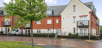 Flat to rent in Ampthill Way, Faringdon, Oxfordshire SN7