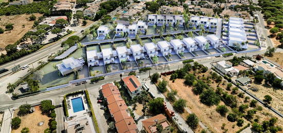 Moradia T3 de Design Moderno e Funcional em Empreendimento de Luxo na Cascalheira, Algarve