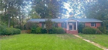 42 E 5th Ave, Morton, MS 39117