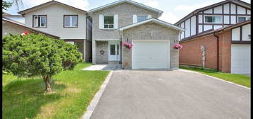 19 Fraser St, Markham, ON L3T 5H7