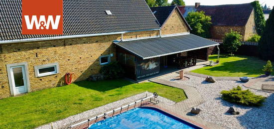 Sofortige Einnahmen dank PV-Anlage! Einzigartiger Vierseithof mit Pool, Scheune und Einliegerwohnung