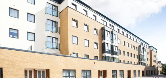 Flat to rent in Flat, Forge Square, London E14