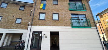 Flat to rent in Plover Way, London, Greater London SE16