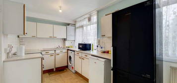 4 bedroom maisonette