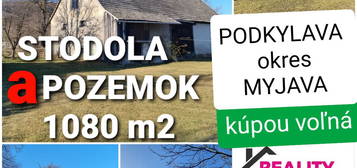 POLOSAMOTA STODOLA A POZEMOK 1080m2 PODKYLAVA -VOĽNÁ