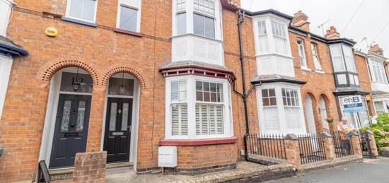 5 bedroom terraced house