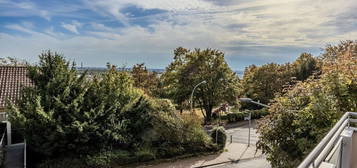 Gut geschnittene 3- bis 4-Zimmerwohnung mit traumhaftem Fernblick!